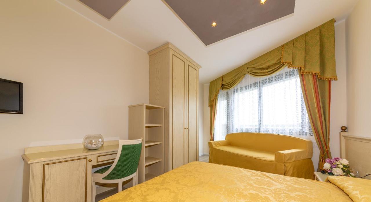 Hotel Carlton Lido di Jesolo Exterior photo